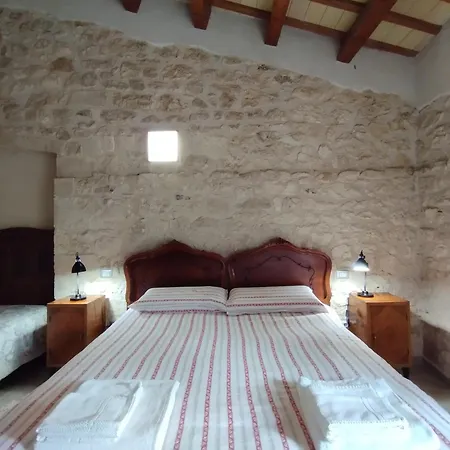 منزل ريفي Masseria Del Ponte بريتورو